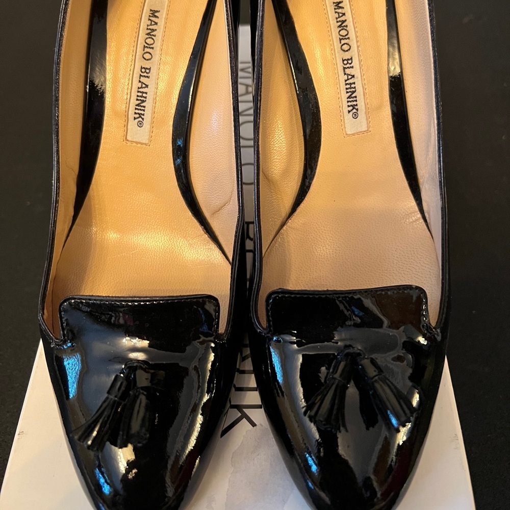 Manolo Blahnik, Size 9, black patent leather heels
